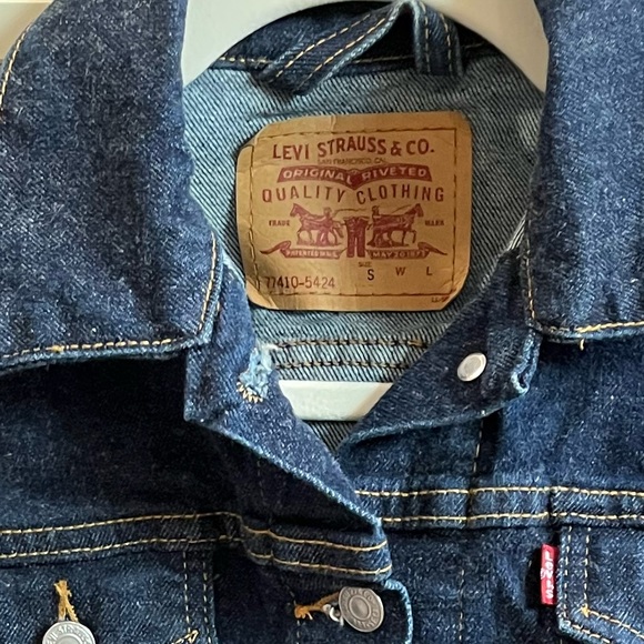 Girls Levi's Classic Jean Jacket (small) - Picture 2 of 6